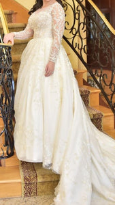 Maria Farabinni 'Isabella' size 4 used wedding dress front view on bride