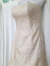 Load image into Gallery viewer, L&#39;Ezu Atelier of Beverly Hills &#39;Custom&#39; size 8 used wedding dress front view close up on hanger
