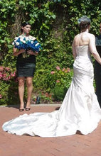 Load image into Gallery viewer, La Sposa &#39;Fanal&#39; size 8 used wedding dress back view on bride
