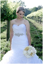 Load image into Gallery viewer, Allure &#39;W353&#39; size 6 used wedding dress front view on bride

