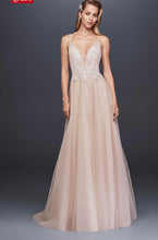 Load image into Gallery viewer, David’s Bridal &#39;Ivory Rose Beaded&#39; size 2 used wedding dress front view on model
