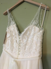 Load image into Gallery viewer, BHLDN &#39;Cassia&#39; size 10 new wedding dress back view close up
