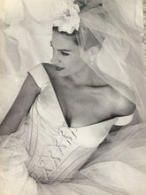 Load image into Gallery viewer, Vera Wang  &#39;Classic&#39; - Vera Wang - Nearly Newlywed Bridal Boutique - 3

