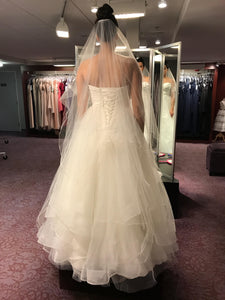 Watters 'Selena' size 6 used wedding dress back view on bride