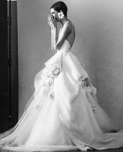 Load image into Gallery viewer, Monique Lhuillier &#39;Huntington&#39; size 6 new wedding dress side view on model
