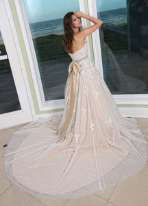 Da Vinci '50231' size 12 used wedding dress back view on model