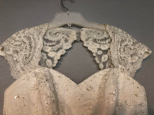 Load image into Gallery viewer, David&#39;s Bridal &#39;Tulle Over Satin&#39; size 8 used wedding dress close up view of bodice
