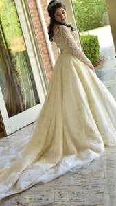 Maria Farabinni 'Isabella' size 4 used wedding dress side view on bride