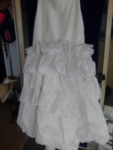 Vera Wang White 'Strapless White' size 12 new wedding dress back view on hanger