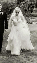 Load image into Gallery viewer, Reem Acra &#39;Lily&#39; size 6 used wedding dress front view on bride
