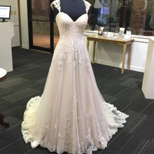 Load image into Gallery viewer, Essense of Australia &#39;D1999&#39; size 8 used wedding dress front view on mannequin
