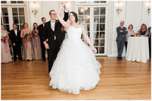 Load image into Gallery viewer, Watters &#39;Selena&#39; size 6 used wedding dress front view on bride
