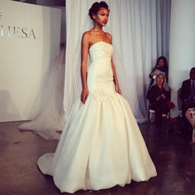 Load image into Gallery viewer, Marchesa &#39;Strapless Mermaid&#39; size 4 used wedding dress front view on model
