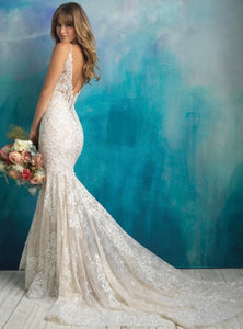 Allure Bridals '9501' size 8 sample wedding dress back view on model
