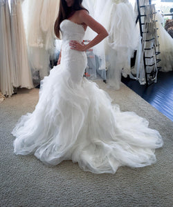 Pronovias 'Beca' size 6 new wedding dress side view on bride
