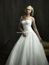 Load image into Gallery viewer, Allure Bridals &#39;8816&#39; size 4 used wedding dress front view on model
