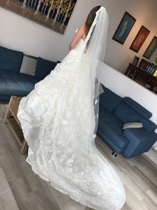 Atelier Aimee 'Alta Moda Saposa' size 0 new wedding dress side view on bride