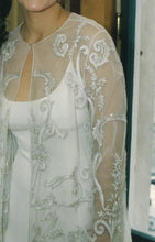 Load image into Gallery viewer, Reem Acra &#39;9019&#39; size 8 used wedding dress front view on bride
