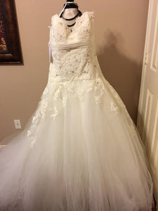JLM Couture Alvina Valenta Floral & Tulle Wedding Dress - Alvina Valenta - Nearly Newlywed Bridal Boutique - 6