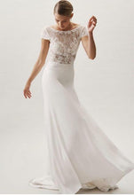 Load image into Gallery viewer, St. Patrick &#39;Roosevelt&#39; size 6 used wedding dress front view on model
