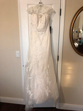 Load image into Gallery viewer, Vera Wang White &#39;351427&#39; size 4 new wedding dress back view on hanger
