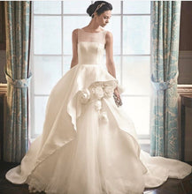 Load image into Gallery viewer, Monique Lhuillier &#39;Huntington&#39; size 6 new wedding dress front view on model
