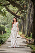 Load image into Gallery viewer, BHLDN &#39;Liesel&#39; size  4 used wedding dress front view on model
