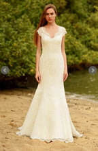Load image into Gallery viewer, Augusta Jones &#39;Channing&#39; size 16 sample wedding dress front view on model
