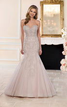 Load image into Gallery viewer, Stella York &#39;6541&#39; size 6 used wedding dress front view on model
