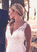 Load image into Gallery viewer, Casablanca &#39;Imperial&#39; size 8 used wedding dress front view close up on bride
