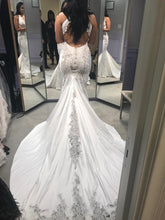 Load image into Gallery viewer, Pnina Tornai &#39;4457&#39; size 6 sample wedding dress back view on bride

