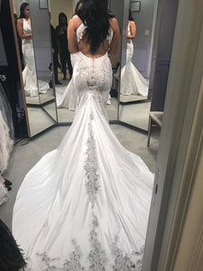 Pnina Tornai '4457' size 6 sample wedding dress back view on bride
