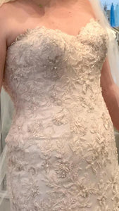 Essence of Australia 'Stella York D1876' size 14 used wedding dress front view of bodice