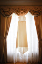Load image into Gallery viewer, Sarah Seven &#39;Piedmont&#39; size 0 used wedding dress front view on hanger
