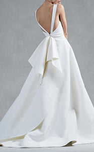 Oscar de la Renta 'Hayden' size 4 used wedding dress back view on model