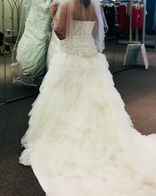 Load image into Gallery viewer, Davids Bridal &#39;Strapless Tulle&#39; size 12 new wedding dress back view on bride
