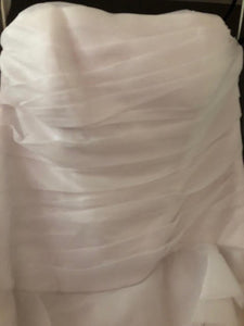 Vera Wang White 'Trumpet' size 24 new wedding dress view of bodice