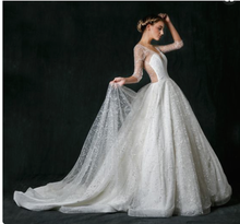 Load image into Gallery viewer, Sareh Nouri &#39;Nannette&#39; size 4 used wedding dress side view on model
