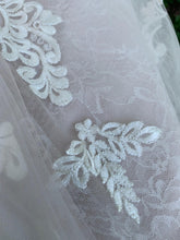 Load image into Gallery viewer, Essence Of Australia &#39;Moscato 6257&#39; size 6 used wedding dress close up of fabric
