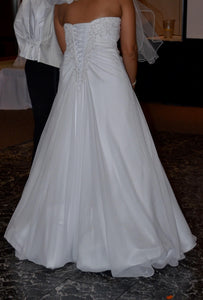 David's Bridal '9409' size 8 used wedding dress back view on bride
