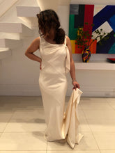 Load image into Gallery viewer, Christiana Couture &#39;Saskia&#39; size 2 used wedding dress front view on bride
