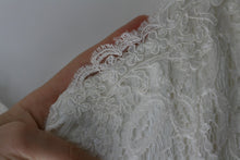 Load image into Gallery viewer, Alfred Angelo &#39;8528&#39; size 8 sample wedding dress view of lace
