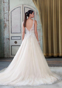 Justin Alexander '9795' size 4 used wedding dress back view on model