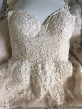 Load image into Gallery viewer, Essense of Australia &#39;D1999&#39; size 8 used wedding dress front view close up
