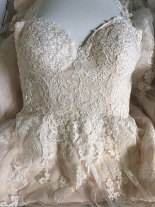 Essense of Australia 'D1999' size 8 used wedding dress front view close up