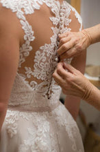 Load image into Gallery viewer, Stella York &#39;&#39;6391&#39; size 4 used wedding dress back view on bride
