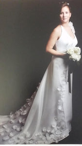 Amarildine 'Custom' size 6 used wedding dress side view on bride