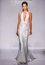 Load image into Gallery viewer, Pnina Tornai &#39;4457&#39; size 6 sample wedding dress front view on model
