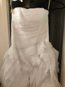 Vera Wang White 'Trumpet' size 24 new wedding dress front view on hanger
