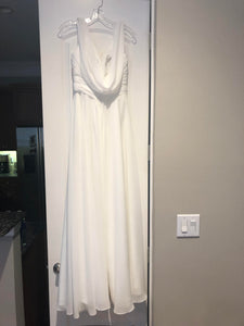 Mary's Designer Bridal Boutique 'A Line' size 8 new wedding dress on hanger